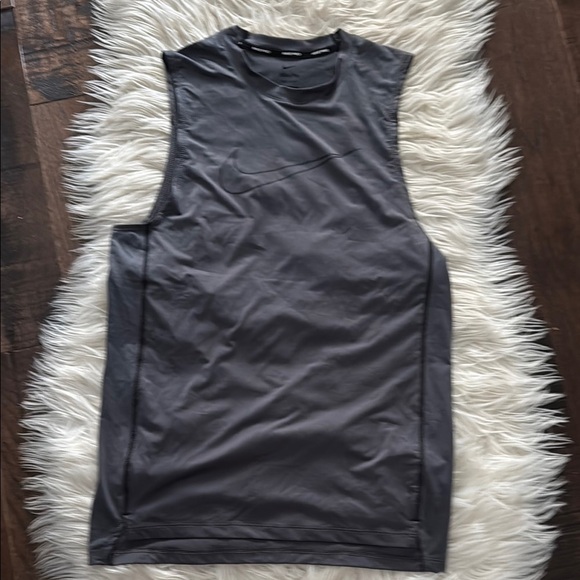 Nike Men's Charcoal Sleeveless Athletic Top - Picture 1 of 6